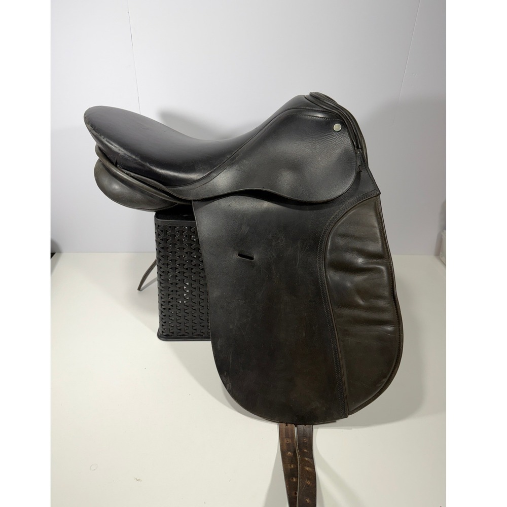 Tudor Estate Innsbruck English Jumping Saddle black Leather Made in England